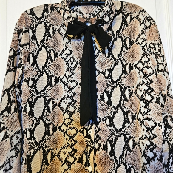 Contrast Tie Neck Snake Print Blouse Size L NWOT - Picture 6 of 7